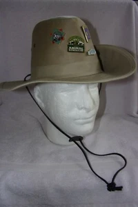 Walt Disney World Animal Kingdom Australian Hat With Hat 4 Hat Pins - Picture 1 of 12