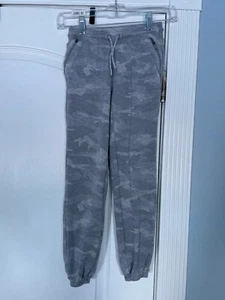 Athleta Girl Grey Camo Sweatpants Size Small 7 - Picture 1 of 5