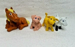FIGURINE JOUET LOT DE 4 ANIMAUX DE LA FERME COCHON VACHE MONTON CHEVAL EN PVC - Imagen 1 de 3