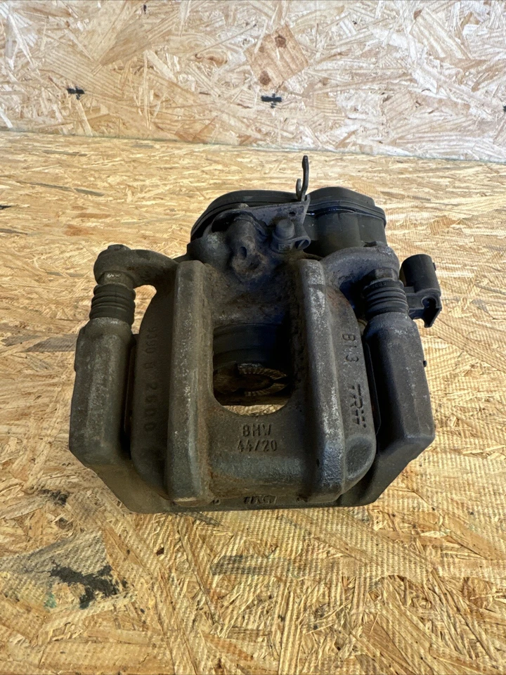 11-16 BMW 528i 535i F10 PINZA FRENO PASAJERO TRASERO DERECHO ELÉCTRICA OEM (RC-10) Foto 1 de 4