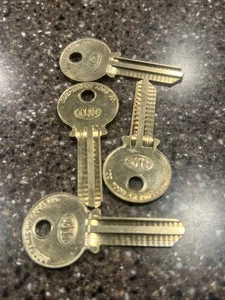 RE1 1019 ILCO Lot Of 4 Key Blanks for Reading Locks Vintage NOS Free Shipping - Picture 1 of 9