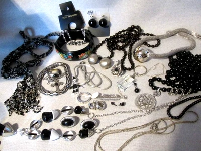 Schmuck Konvolut, viele schöne Stücke, Kette mit Steinchen 925 gestempelt, uvm. - Bild 1 von 4