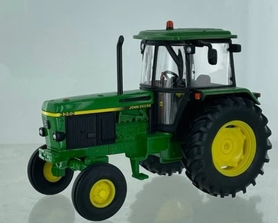 BRITAINS - JOHN DEERE 3350 2WD Limited 2500 esemplari - 1/32 - BRI43326 - Immagine 1 di 2