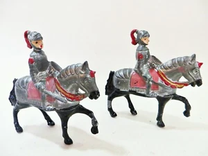 2x CHARBENS VINTAGE PLOMO ""CABALLEROS MONTADOS, CABALLOS BLINDADOS""." DE COLECCIÓN. BUENO. - Imagen 1 de 9