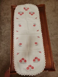 VINTAGE HAND EMBROIDERED FLORAL TABLE RUNNER OR DRESSER SCARF HYACINTH - Picture 1 of 4