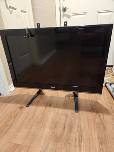 LG 32CS460 - 32 Class  LCD TV  - Picture 1 of 1