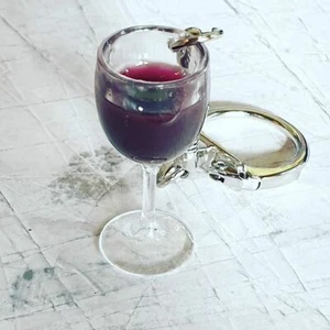 Handmade GLASS OF RED WINE KEYRING vino MINIATURE key chain RIOJA shiraz MALBEC - Picture 1 of 1