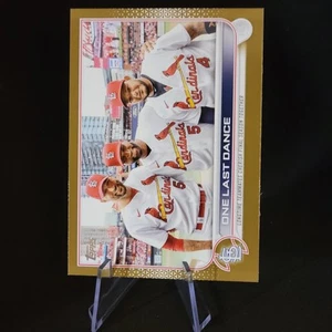 PUJOLS / MOLINA / WAINWRIGHT 2022 Topps Update #US168 Gold Parallel #1838/2022 - Picture 1 of 2