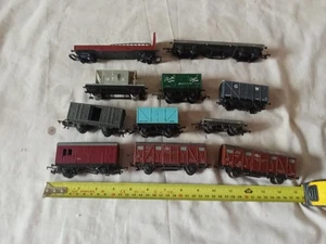 GRAVEYARD OF OO/HO GAUGE FLAT WAGON`S BOX WAGONS TRI-ANG AND OTHER MAKES (D50) - Foto 1 di 8