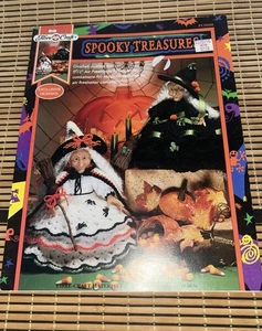 Spooky Treasures Faser Handwerk Häkelanleitung Halloween S & W Hexe Puppen Heft - Bild 1 von 5