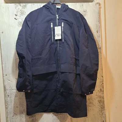 Chaqueta de lluvia con capucha repelente al agua para hombre Zara L azul marino nueva con etiquetas 3427 340 $129 Foto 1 de 4