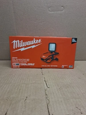 Milwaukee 18V ROVER Clamping Flood Light 2000 Lumen M18 2358-20 NEW - Image 1 of 4