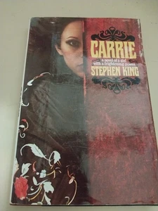 carrie by stephen king (hardcover book) slight wear on dust jacket tape repair - Foto 1 di 5