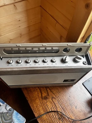 Roberts Radio Preset Am Fm 3 Band .model Rp 28 - Image 1 of 4