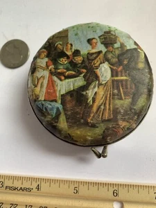 Timeless Vintage Powder Compact - Picture 1 of 8