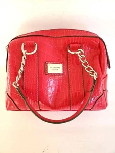 Liz Claiborne - rote Polyvinyl Geldbörse/Handtasche mit Kettenband - Bild 1 von 11