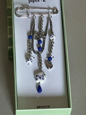 PIPER.K 银色 HAPPY DAZE 安全胸针胸针 带悬垂串珠细节  — 第 1/4 张图片