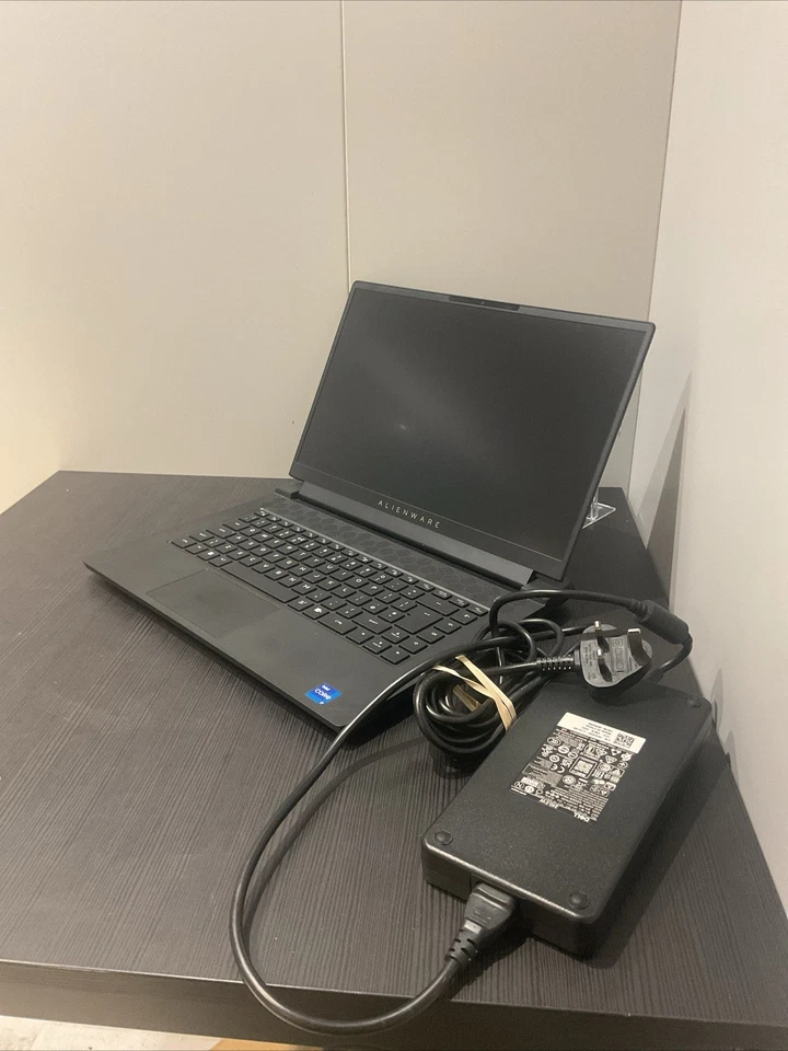 Alienware M15 R7 - Core i7-12700H -  16GB - 1TB - RtX3070 Ti - Motherboard Fault - Image 1 of 4