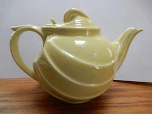 Hall Hook Yellow 6 Cup Teapot - Picture 1 of 9