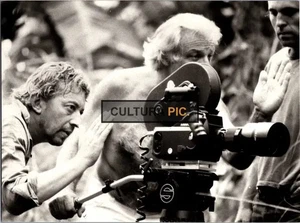 Foto d'epoca originale in bianco e nero Serge Gainsbourg sul set in "Equator" - 1983 - Foto 1 di 1