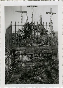 PHOTO ANCIENNE - VINTAGE SNAPSHOT - RELIGION CROIX LA TOUR EN JAREZ 1952 - Picture 1 of 1