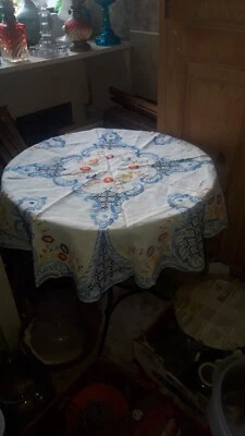 Belle nappe ronde, ancienne en coton brodée mains, fleurs et arabesques-Vintage - Photo 1/4