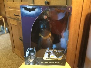 Nueva figura de capa de acción Mattel Batman Caballero Oscuro. 14"" de alto. Caja muestra ligero desgaste - Imagen 1 de 6