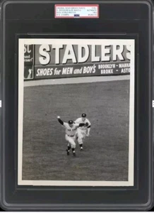 MICKEY MANTLE Celebrates 1952 TYPE 1 PSA WORLD SERIES Yankees WIN PHOTO -topps - Picture 1 of 8