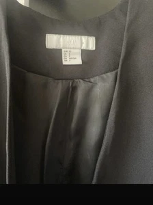 H&M Women's Black Sleeveless Blazer- Perfect For Layering Over Shirts. - Picture 1 of 4