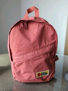 Mini Mochila FJALLRAVEN Salmón Dalia G1000 Amarillo Logo Limpio Sin Problemas - Imagen 1 de 24