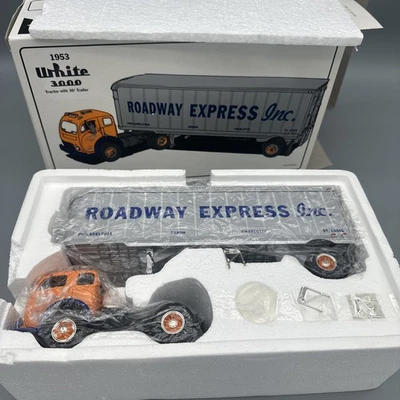 Tractor First Gear escala 1/34 diecast 1953 blanco 3000 Roadway Express Inc - 119 Foto 1 de 4
