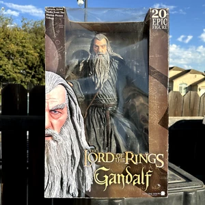 NECA Herr der Ringe Gandalf 20" Inch Deluxe Talking Epic Figur 2005 - NOS - Bild 1 von 5