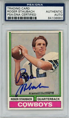 Roger Staubach Autographed 1974 Topps #500 Trading Card PSA Slab 43557 - Image 1 of 2