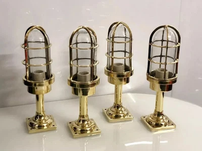 Juego de 4 luces de mamparo náuticas antiguas de latón - pared de callejón marino vintage Foto 1 de 4