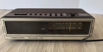 Realistic Chronomatic 245 AM FM Dual Alarm Clock Radio Wood Grain - Image 1 of 4