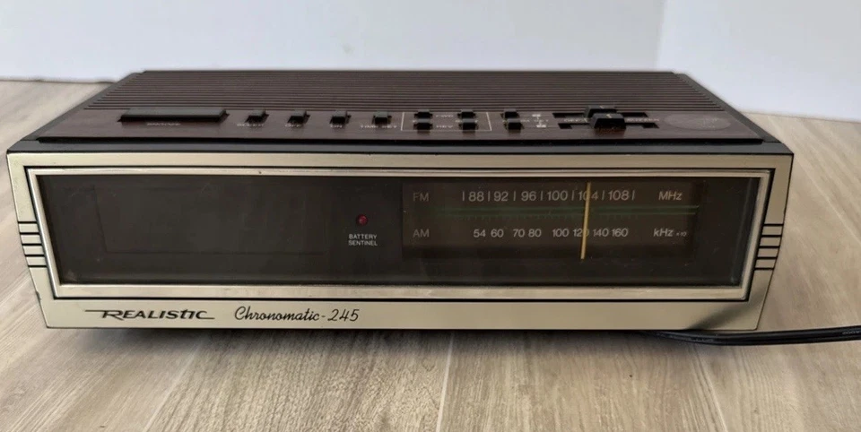 Realistic Chronomatic 245 AM FM Dual Alarm Clock Radio Wood Grain - Image 1 of 4