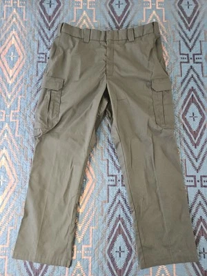 Flying Cross Cargo Pants. 42 Regular. Barely Worn. #1111 - Image 1 of 4