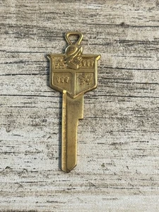 Vintage Car Auto Gold Tone Hernando Desoto Crest Key Blank Uncut - Picture 1 of 3