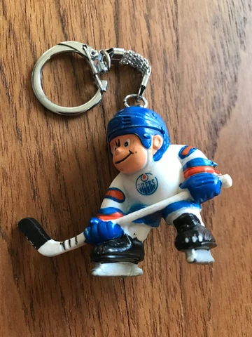 Vintage EDMONTON OILERS NHL Keychain Lil' Sports Brat 1986 JFS Figure Cover