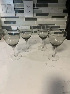 Beautiful Set Of 4 Smoked Gray Clear Stemmed Wine Glasses - Picture 1 of 6