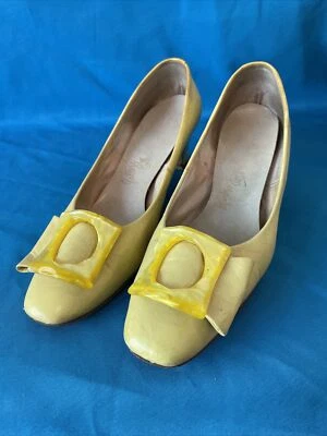  Tacones de mujer Gallery Collection por Rhythm Step arco de baquelita amarillo 7b vintage Foto 1 de 4
