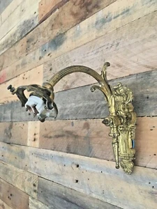 ANTIQUE FRENCH GILT METAL ORNATE SWING ARM WALL LIGHT SCONCE REGENCY BAROQUE - Picture 1 of 12