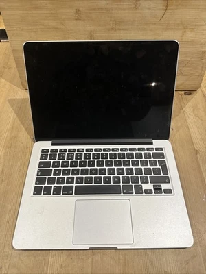 Apple MacBook Pro A1502 Early 2015 Laptop *** FAULTY FOR SPARES OR REPAIR ** - Image 1 of 4