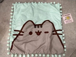 "Funda de almohada Pusheen cara de gato pompón nueva con etiquetas verde menta guiñando un ojo gatito 16""" - Imagen 1 de 7