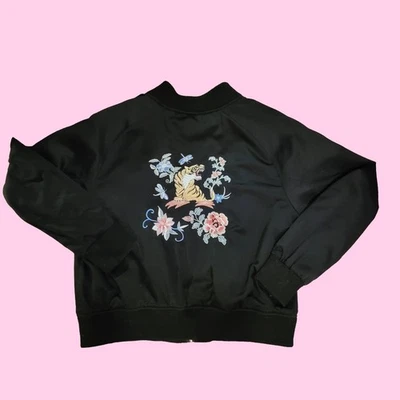 Chaqueta bomber negra satinada con bordado floral en la espalda XL Foto 1 de 4
