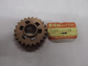 NOS GENUINE SUZUKI RM250 RM250C2 1976-1981 3RD GEAR DRIVEN 24331-41103 - Picture 1 of 2