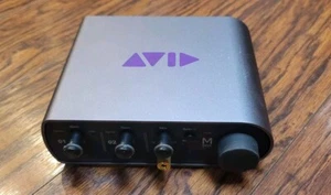 Interfaz de grabación de audio USB AVID Mbox Mini 3 9100-65020-00 - Imagen 1 de 3
