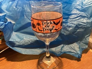 TRICK OR TREAT 11.5 OZ. WINE OR WATER GLASS (ORANGE CREEPY DESIGN ) - Picture 1 of 3