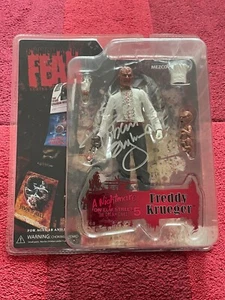 A Nightmare On Elm Street 5: Freddy Krueger Figure SIGNED by Robert Englund - Picture 1 of 11