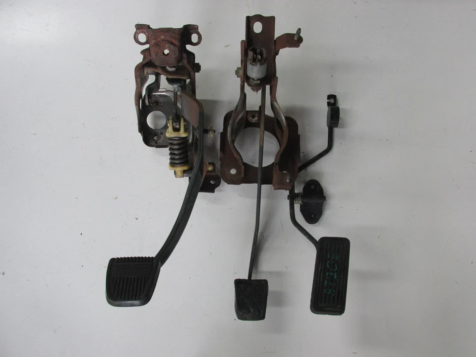 JDM Toyota Celica ST205 Manual Pedal Set RHD - Imagem 1 de 4